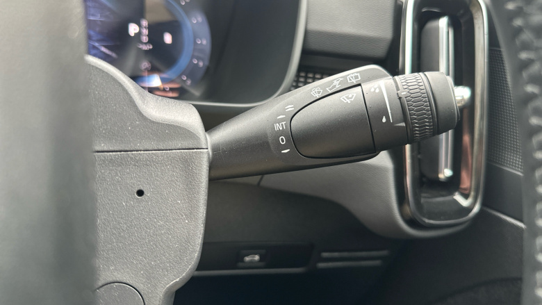 Volvo XC40 2.0 B4P Plus Dark 5dr Auto Petrol Estate